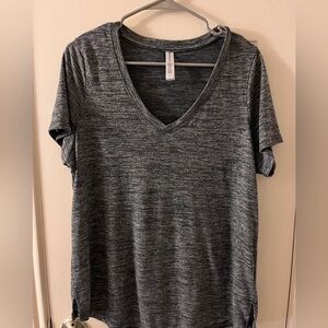 Athleta Breezy Scoop V-neck Tee. Gray. Size XL.